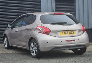 Peugeot 208 - Image 2