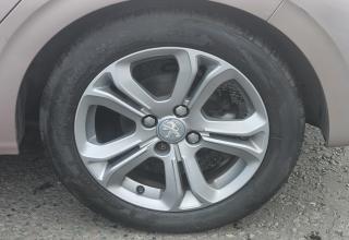 Peugeot 208 - Image 8