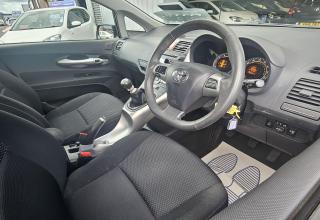 Toyota Auris - Image 18