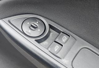 Ford Focus - Image 21