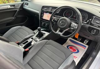 Volkswagen Golf - Image 31